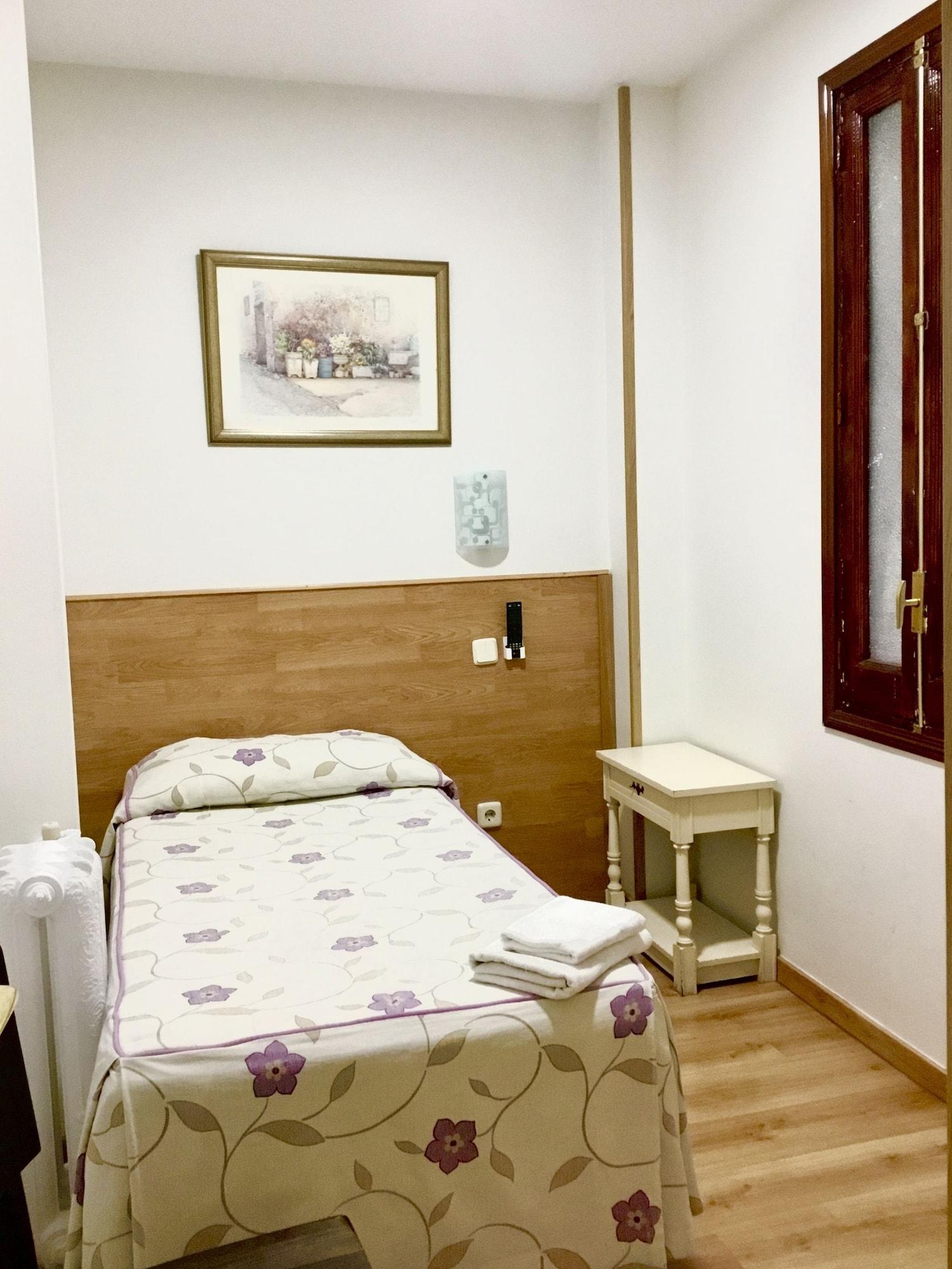 Hostal Nersan2 Мадрид Экстерьер фото