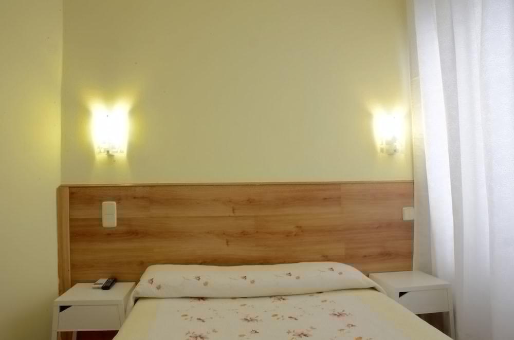 Hostal Nersan2 Мадрид Экстерьер фото