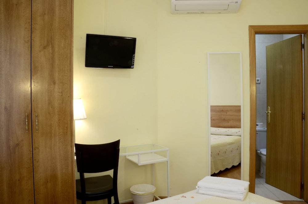 Hostal Nersan2 Мадрид Экстерьер фото