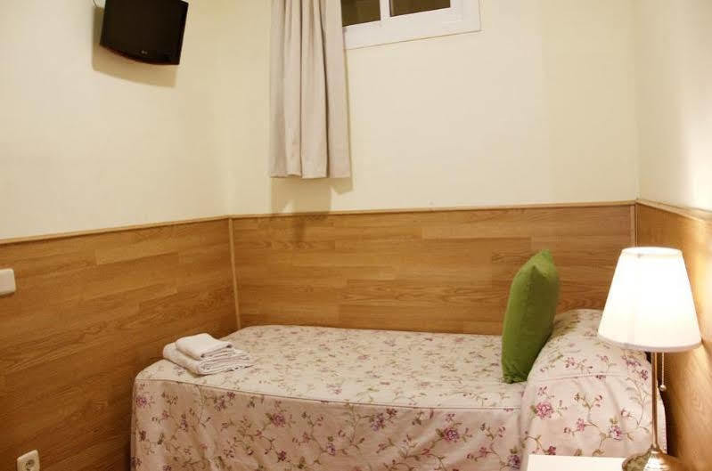 Hostal Nersan2 Мадрид Экстерьер фото